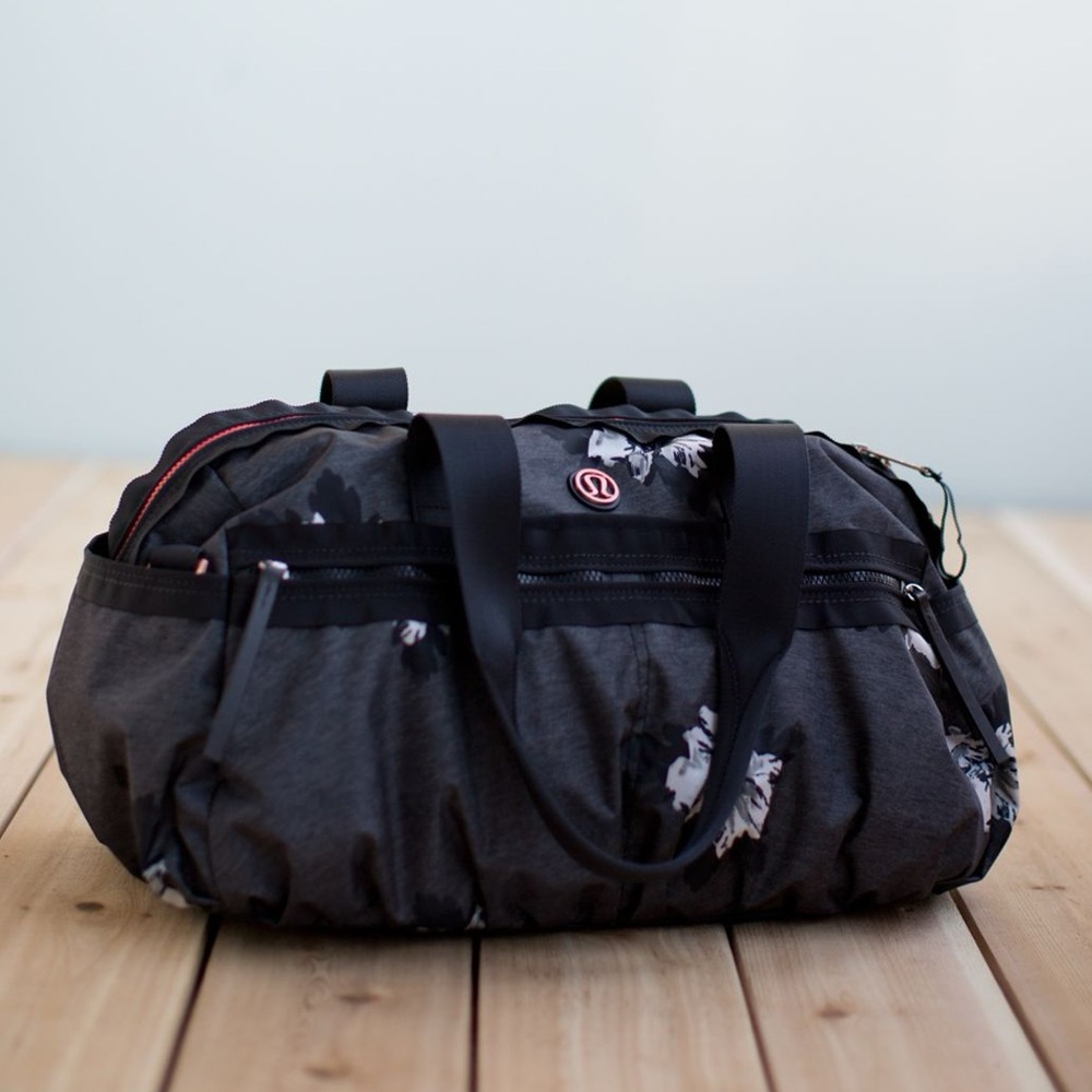 🦄🦄🦄 Lululemon gym to win floral atomic flower silver spoon duffel bag